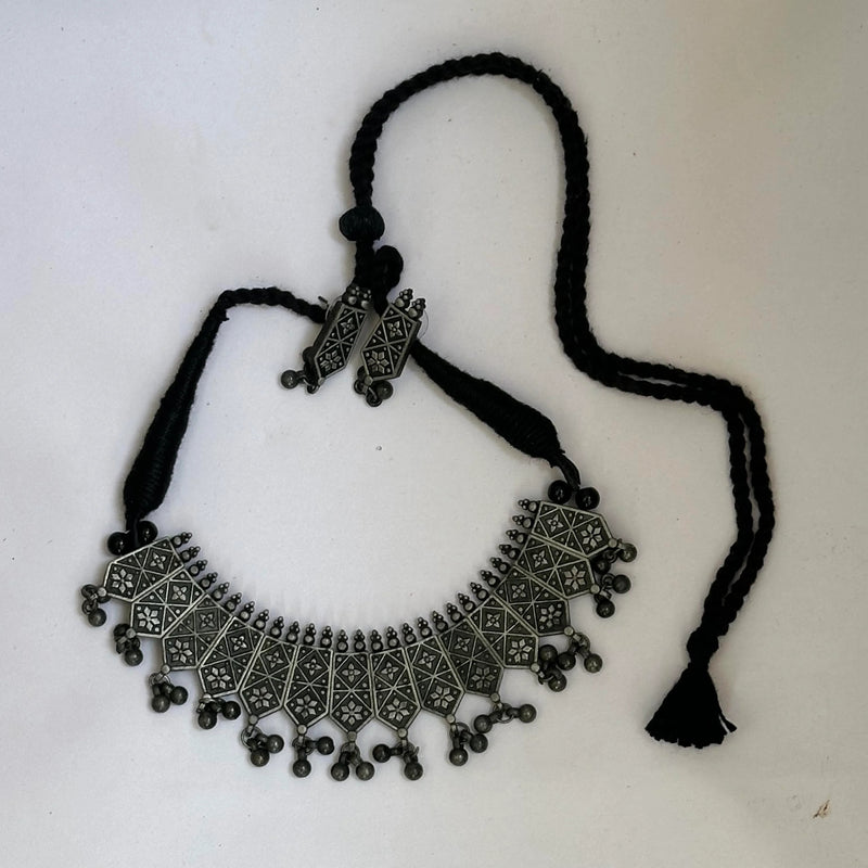 Traditional Stylish Export Quality Silver Look Like Designer Choker Necklace with Earring