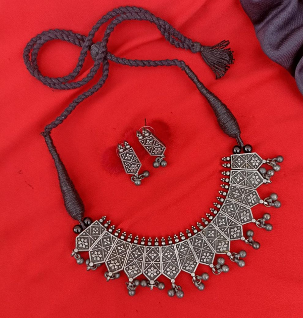 Traditional Stylish Export Quality Silver Look Like Designer Choker Necklace with Earring