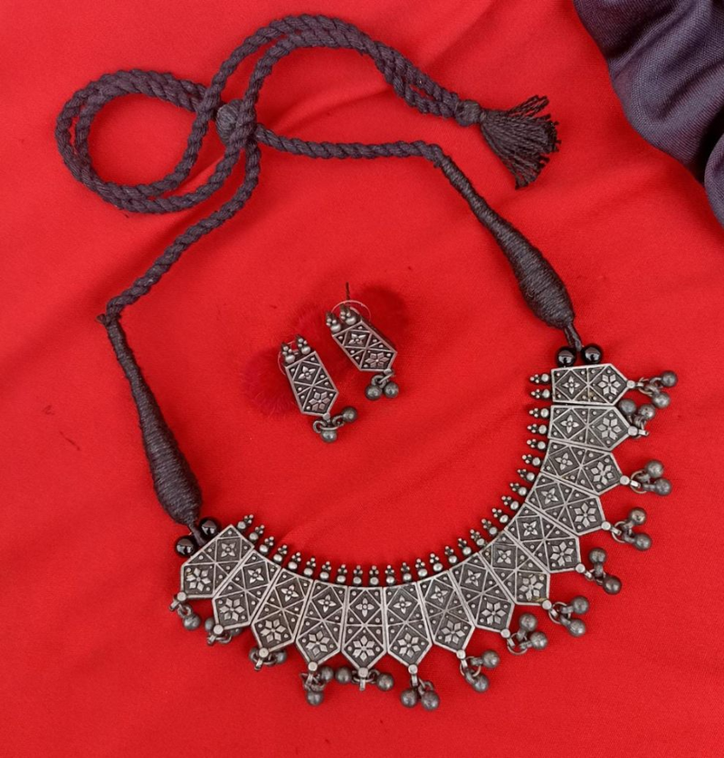 Traditional Stylish Export Quality Silver Look Like Designer Choker Necklace with Earring