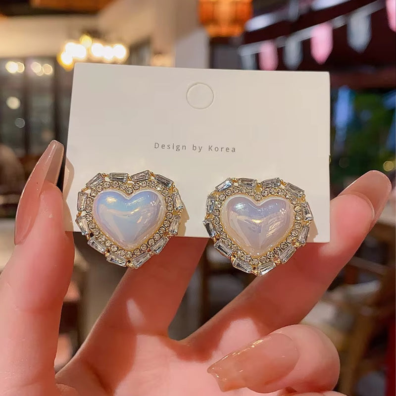 Stone & Crystals Decor Pearl Heart Stud Earrings