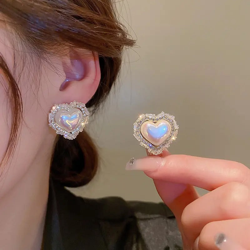 Stone & Crystals Decor Pearl Heart Stud Earrings