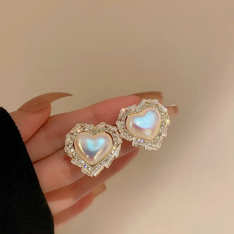 Stone & Crystals Decor Pearl Heart Stud Earrings