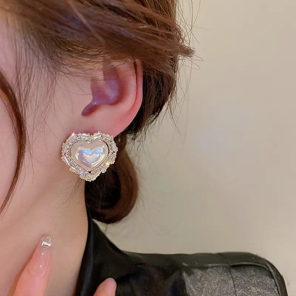 Stone & Crystals Decor Pearl Heart Stud Earrings