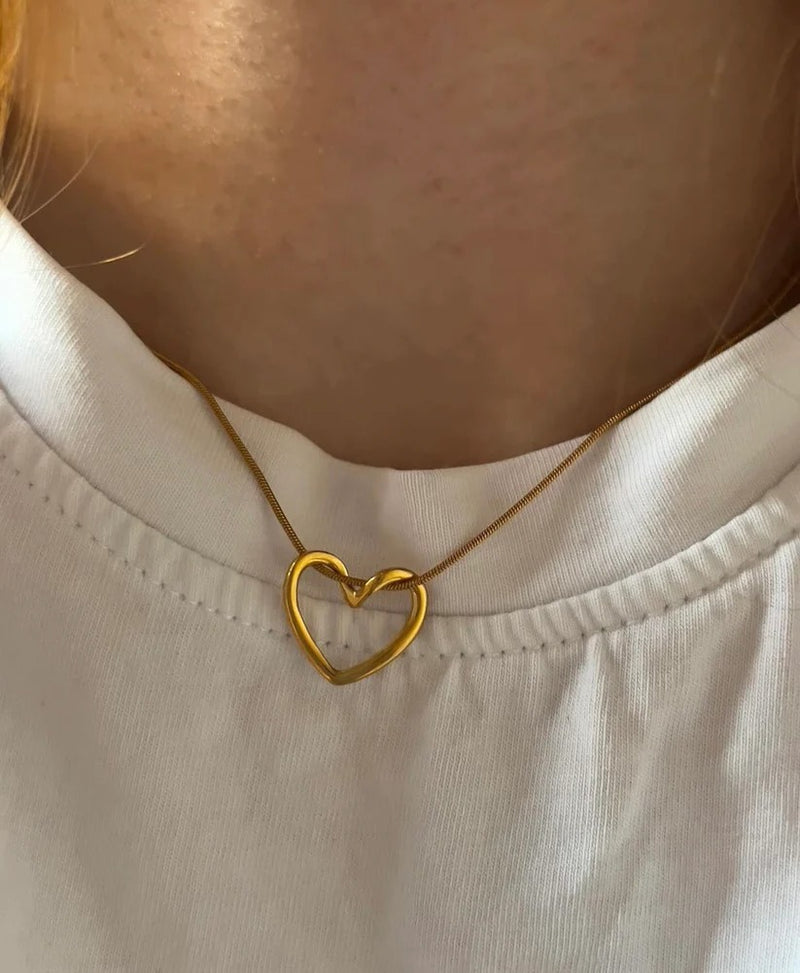 Trendy Heart Hollow Necklace